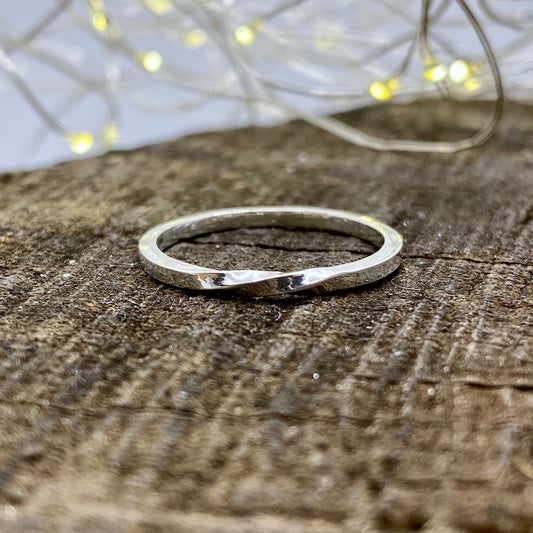 Twist Ring Band